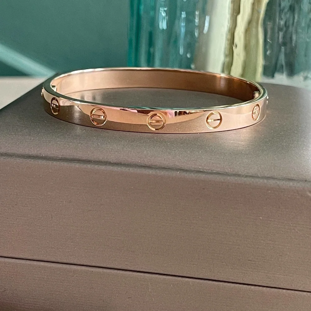 ❌SOLD❌Cartier LOVE Bracelet Rose Gold 17 Regular New Screw System - Picture 3 of 13
